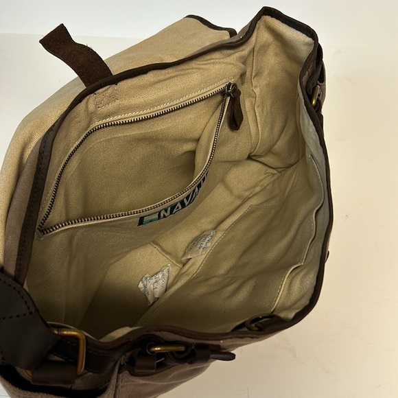 Navali Waxed Boatswain Laptop Messenger Bag – Taupe Tan - Picture 5 of 10